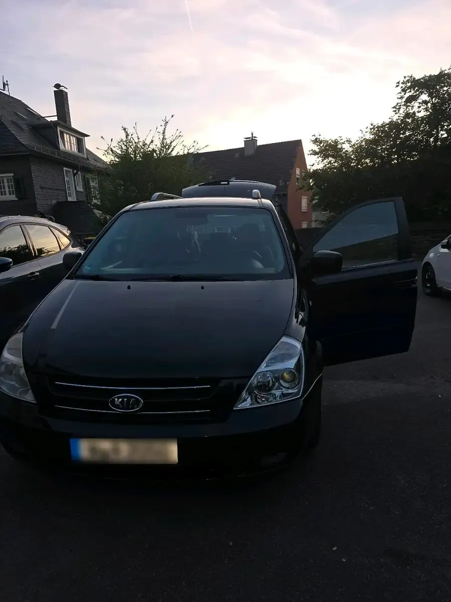 Gebraucht Kia Carnival 185 PS (136 kW) 2009 Schwarz Van / Kleinbus
