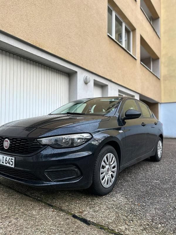 Gebraucht Fiat Tipo 95 PS (69 kW) 2018 Schwarz Limousine