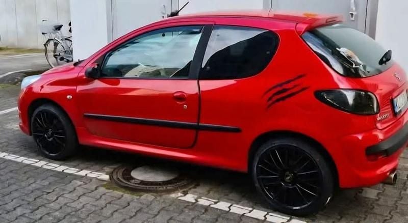 Gebraucht Peugeot 206+ 73 PS (53 kW) 2010 Rot Kleinwagen