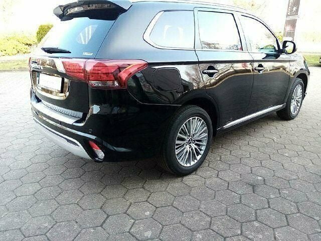 Gebraucht Mitsubishi Outlander P-HEV Plus 224 PS (164 kW) 2021 Rubinschwarz (m) SUV