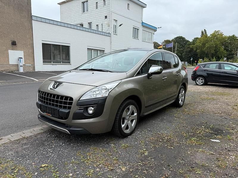 Gold Gebraucht 2011 Peugeot 3008 Allure Van / Kleinbus | 5.990 € (Guter Preis) - Bild 1/4