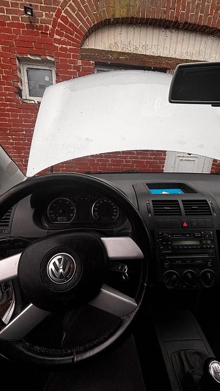 Gebraucht VW Polo 64 PS (47 kW) 2004 Silber Kleinwagen
