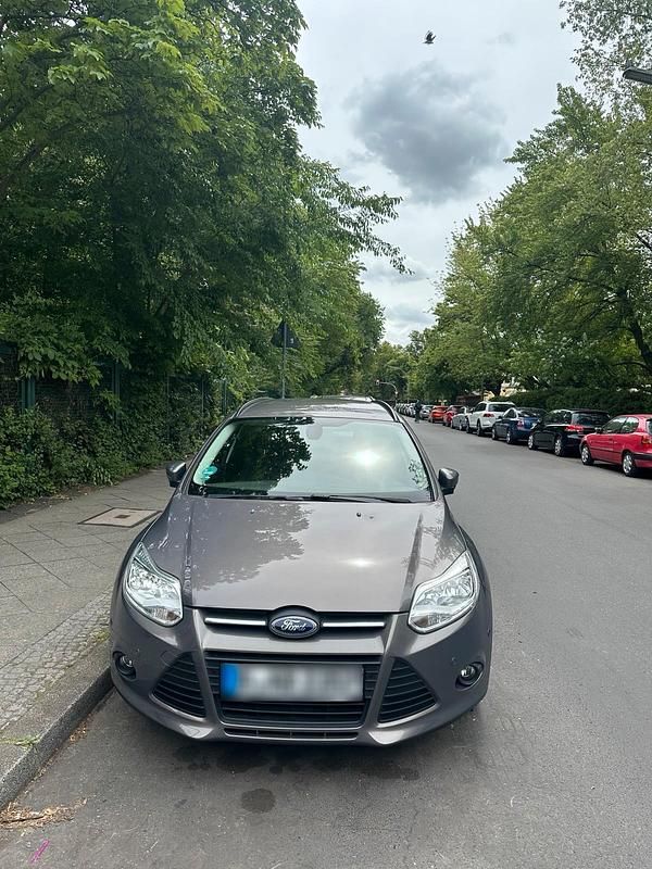 Gebraucht Ford Focus 116 PS (85 kW) 2013 Grau Kombi