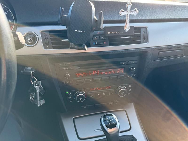 Gebraucht BMW 318 143 PS (105 kW) 2008 Blau Limousine