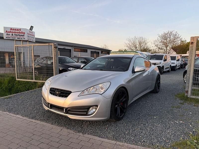 Second-hand Hyundai Genesis 213 CP (156 kW) 2011 Argintiu Coupe