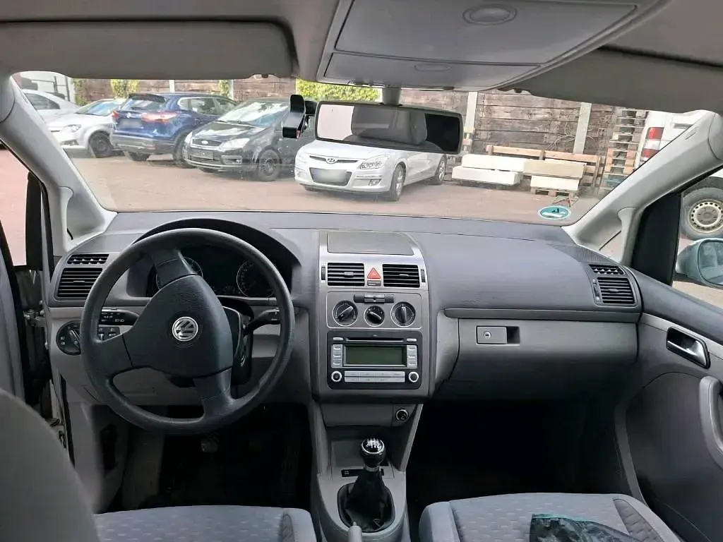 Gebraucht VW Touran 140 PS (102 kW) 2026 Grau Van / Kleinbus