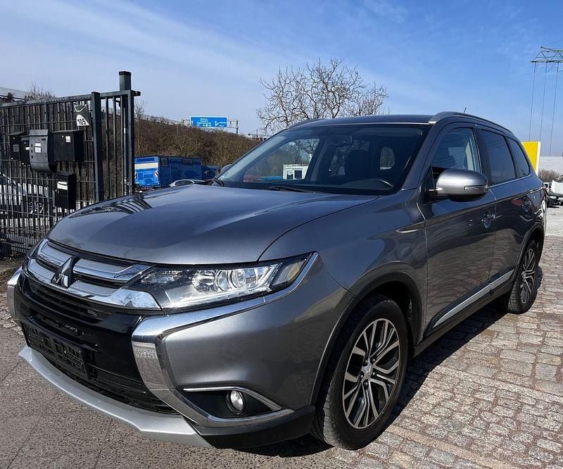 Gebraucht Mitsubishi Outlander Plus 150 PS (110 kW) 2015 Grau SUV