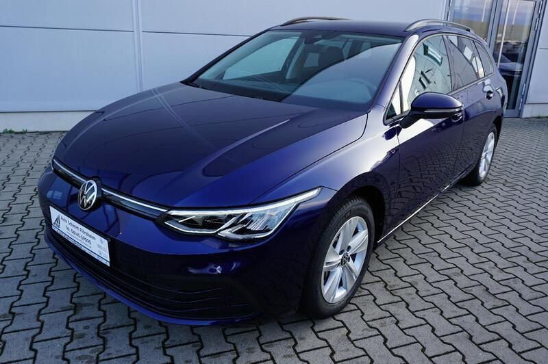 Gebraucht VW Golf VIII Life 116 PS (85 kW) 2022 Atlantic blue metallic Kombi