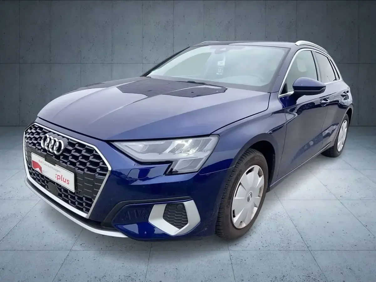 Gebraucht Audi A3 Advanced Plus 110 PS (80 kW) 2023 Navarrablau metallic Limousine