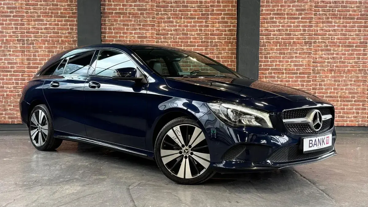 Gebraucht Mercedes CLA220 Shooting Brake 177 PS (130 kW) 2017 Blau Kombi