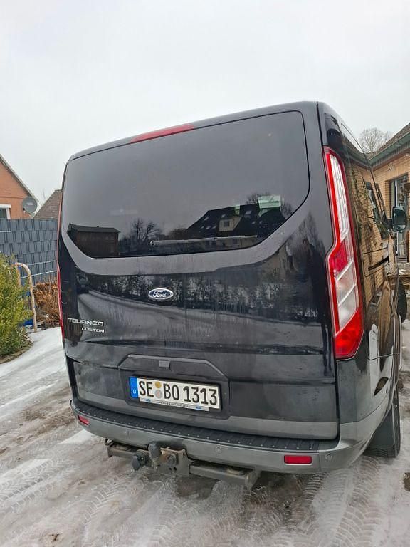 Gebraucht Ford Tourneo Active 131 PS (96 kW) 2022 Schwarz Van / Kleinbus