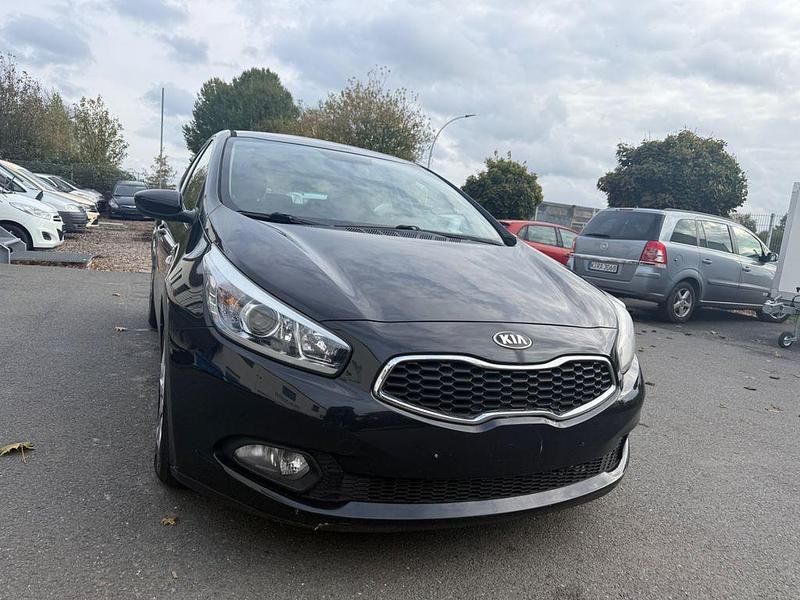 Schwarz Gebraucht 2013 Kia Ceed Edition 7 Limousine | 4.450 € - Bild 1/4