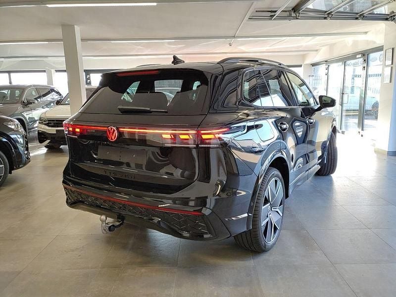 Neu VW Tiguan R-line 150 PS (110 kW) 2026 Grenadillschwarzmetallic SUV