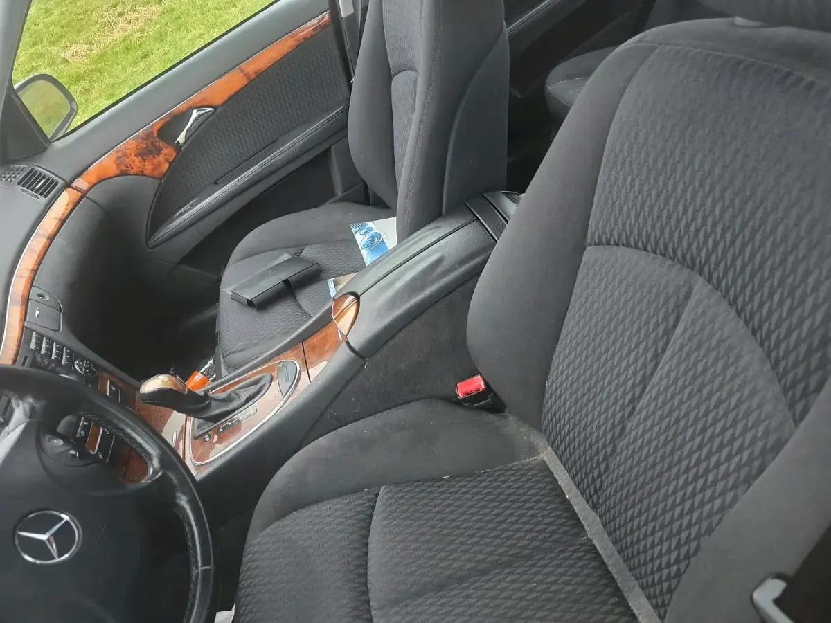 Usado Mercedes E220 150 CV (110 kW) 2004 Negro Berlina