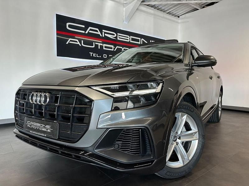 Grau Gebraucht 2020 Audi Q8 S-Line SUV | 53.900 € (Guter Preis) - Bild 1/4