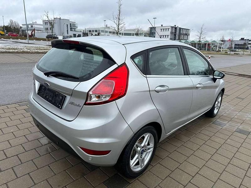 Gebraucht Ford Fiesta Titanium 101 PS (74 kW) 2012 Silber Kleinwagen