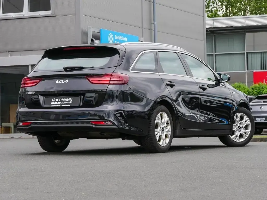 Używany Kia Ceed Vision 160 KM (117 kW) 2022 Czarny Hatchback