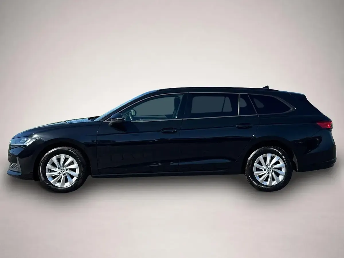 Gebraucht Skoda Superb 150 PS (110 kW) 2025 Manufacturer Kombi