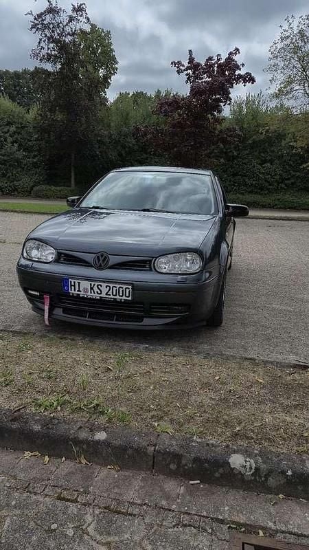 Gebraucht 2002 VW Golf IV Edition Limousine | 3.000 € (Etwas zu teuer) - Bild 1/4