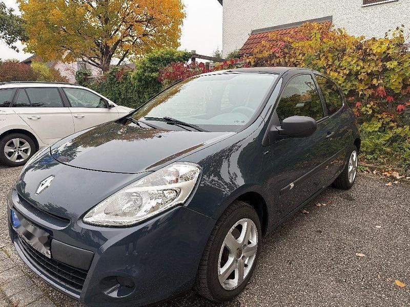 Grau Gebraucht 2012 Renault Clio IV Limousine | 2.850 € (Superpreis) - Bild 1/4
