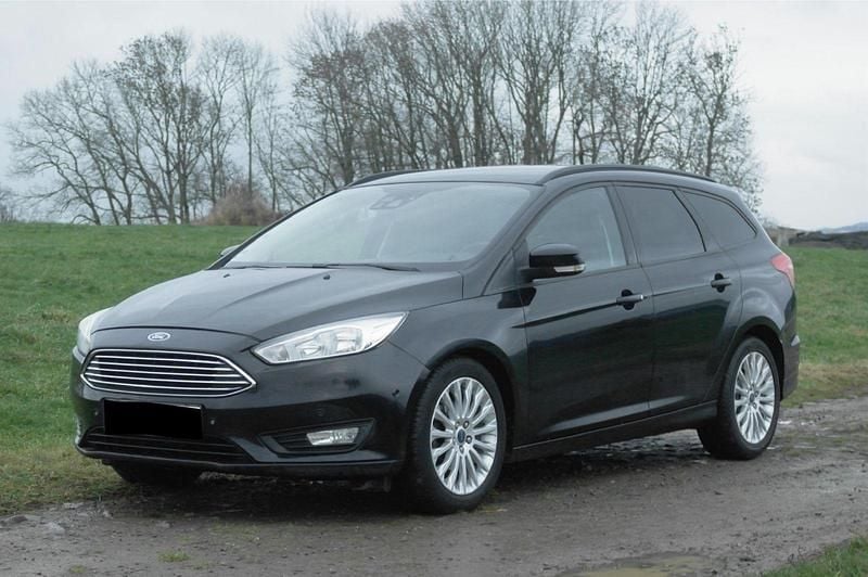 Schwarz Gebraucht 2015 Ford Focus Kombi | 5.650 € (Guter Preis) - Bild 1/4