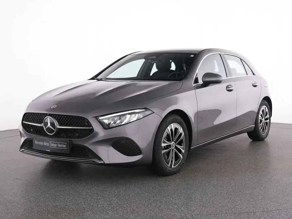 Gebraucht Mercedes A200 Progressive 163 PS (119 kW) 2025 Grau Limousine