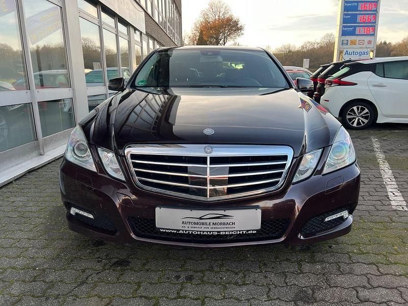Gebraucht Mercedes E250 Avantgarde 204 PS (150 kW) 2009 Braun Limousine