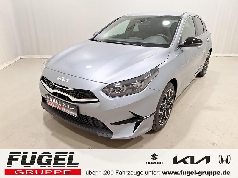 Lunar silver Neu 2025 Kia Ceed Limousine | 24.499 € (Fairer Preis) - Bild 1/4