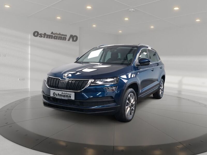 Lavablau met. Gebraucht 2021 Skoda Karoq Clever SUV | 26.381 € (Fairer Preis) - Bild 1/4