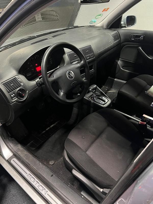 Gebraucht VW Golf IV 100 PS (73 kW) 2001 Silber Kleinwagen