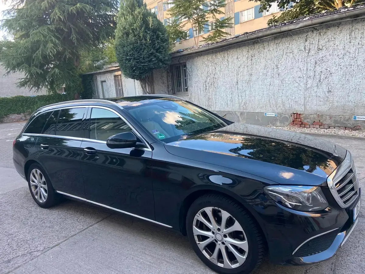 Gebraucht Mercedes E220 194 PS (142 kW) 2017 Schwarz Kombi