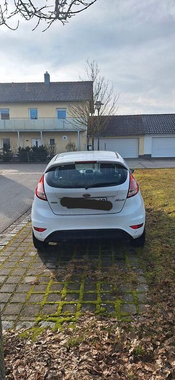 Gebraucht Ford Fiesta Titanium 101 PS (74 kW) 2014 Weiß Kleinwagen