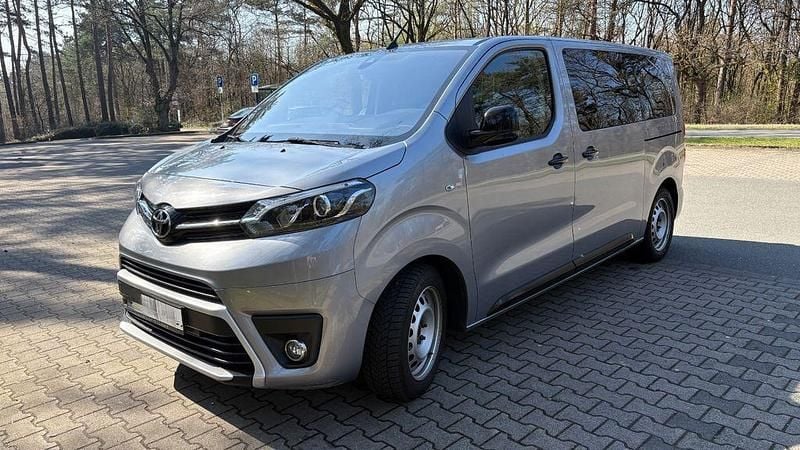 Gebraucht Toyota Proace Team 177 PS (130 kW) 2023 Grau Van / Kleinbus