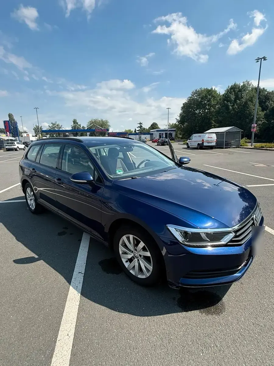 Gebraucht VW Passat 150 PS (110 kW) 2019 Blau Kombi