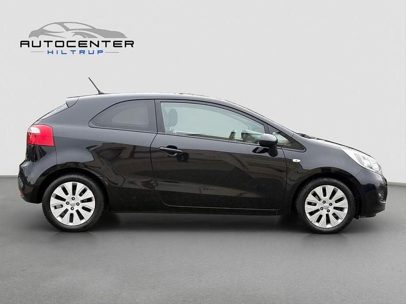 Gebraucht Kia Rio DREAM-TEAM Edition 86 PS (63 kW) 2014 Schwarz Kleinwagen