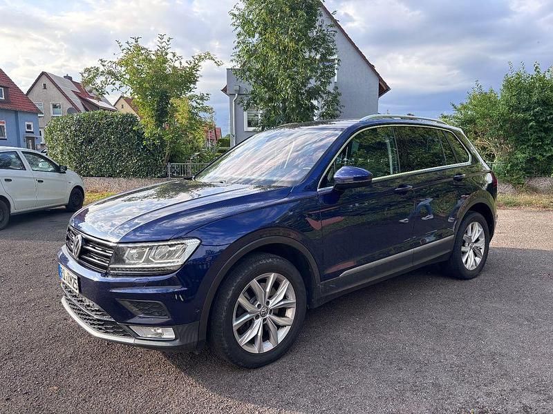 Blau Gebraucht 2017 VW Tiguan Highline SUV | 18.590 € (Teuer) - Bild 1/4