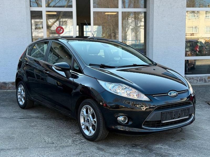 Gebraucht Ford Fiesta Titanium 82 PS (60 kW) 2012 Schwarz Kleinwagen