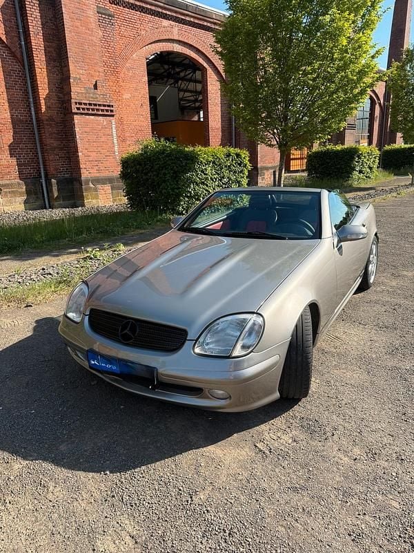 Silber Gebraucht 2002 Mercedes SLK200 Cabrio | 8.000 € (Fairer Preis) - Bild 1/4