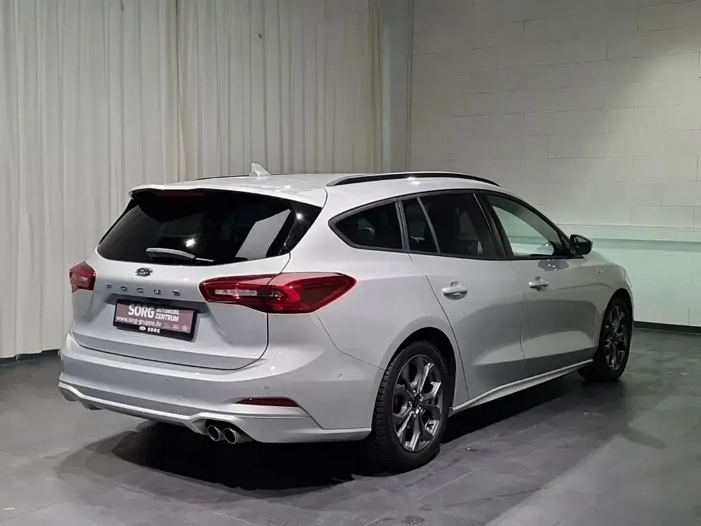 Usado Ford Focus ST-Line X 116 CV (85 kW) 2025 Plateado Familiar