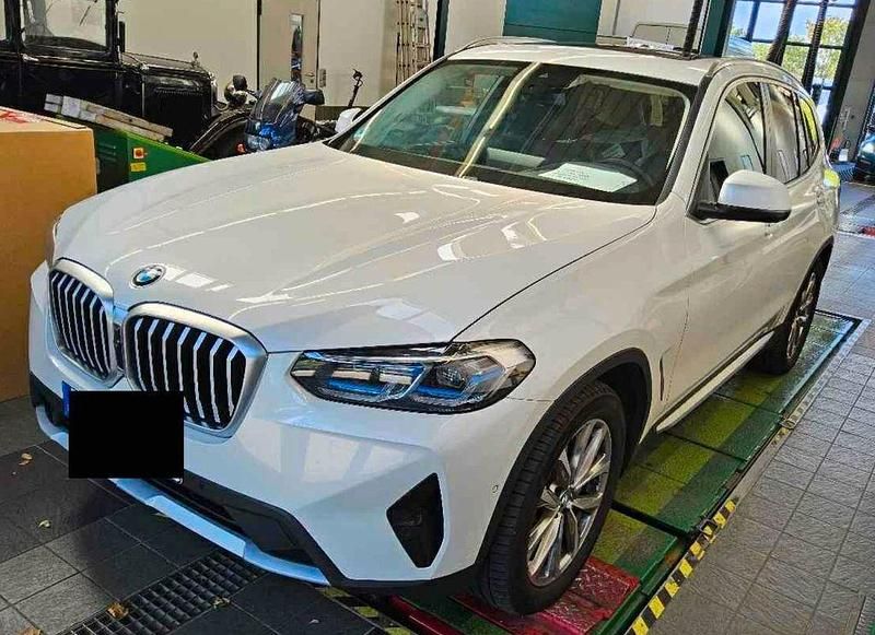 Mineralweiss (metallic) Gebraucht 2022 BMW X3 Sport Line SUV | 32.900 € (Fairer Preis) - Bild 1/4