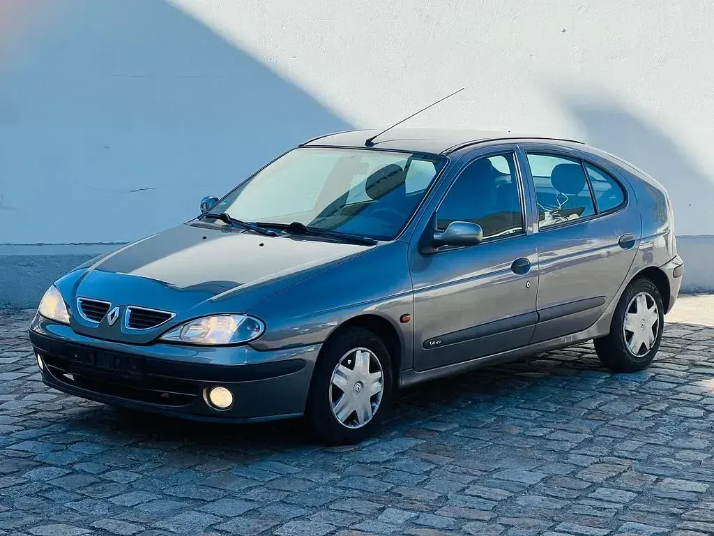 Gebraucht Renault Mégane II Authentique 95 PS (69 kW) 2002 Grau Limousine