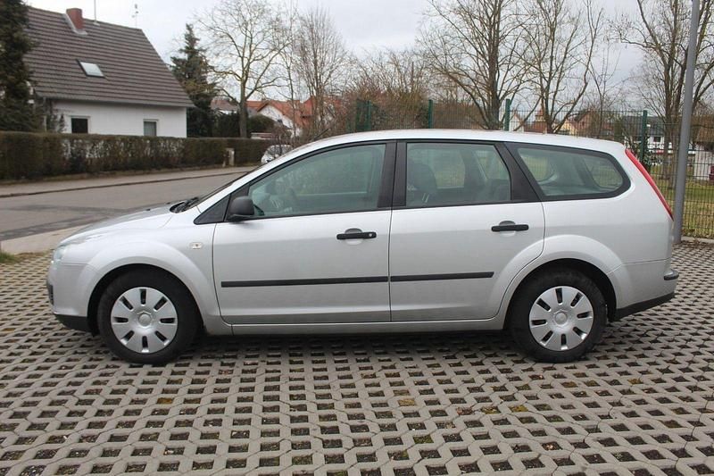 Gebraucht Ford Focus Ambiente 90 PS (66 kW) 2006 Silber Kombi