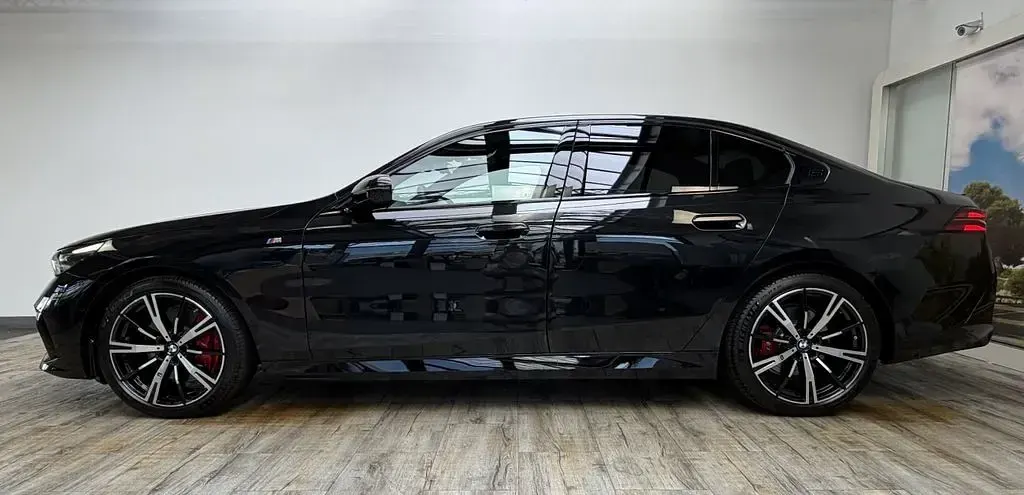 Gebraucht BMW 540 M Sport 303 PS (222 kW) 2025 (0475) saphirschwarz metallic Limousine