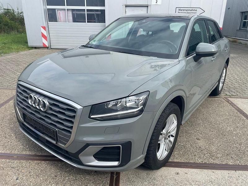Grau Gebraucht 2017 Audi Q2 Sport SUV | 14.990 € (Fairer Preis) - Bild 1/4