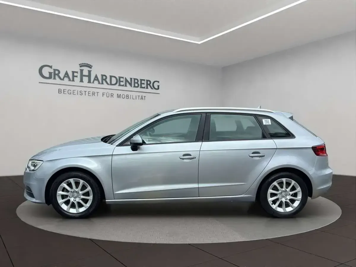 Gebraucht Audi A3 Attraction 125 PS (91 kW) 2016 Florettsilber metallic Limousine