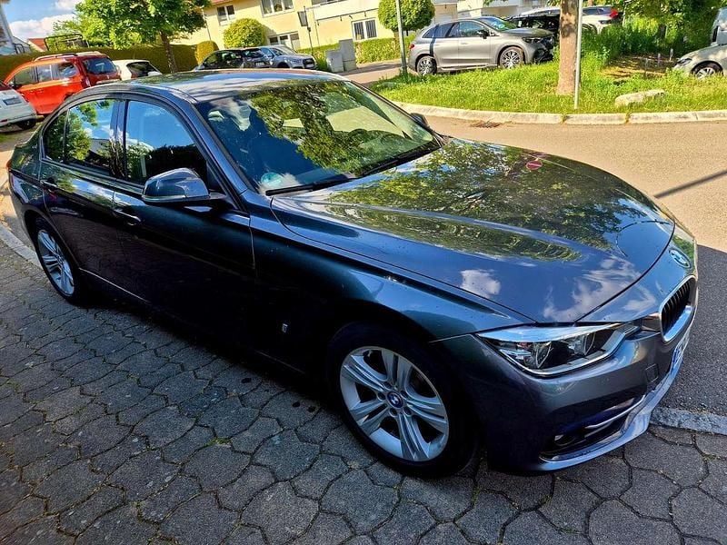 Grau Gebraucht 2018 BMW 330e iPerformance Limousine | 19.000 € - Bild 1/4
