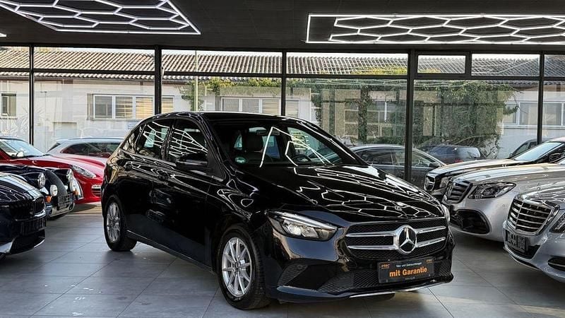 Gebraucht Mercedes 180 116 PS (85 kW) 2019 Schwarz Limousine