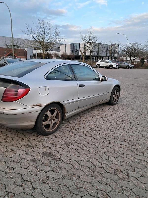 Gebraucht Mercedes C180 95 PS (69 kW) 2001 Silber Limousine