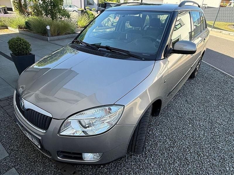 Beige Gebraucht 2009 Skoda Fabia Ambiente Kombi | 3.699 € - Bild 1/4