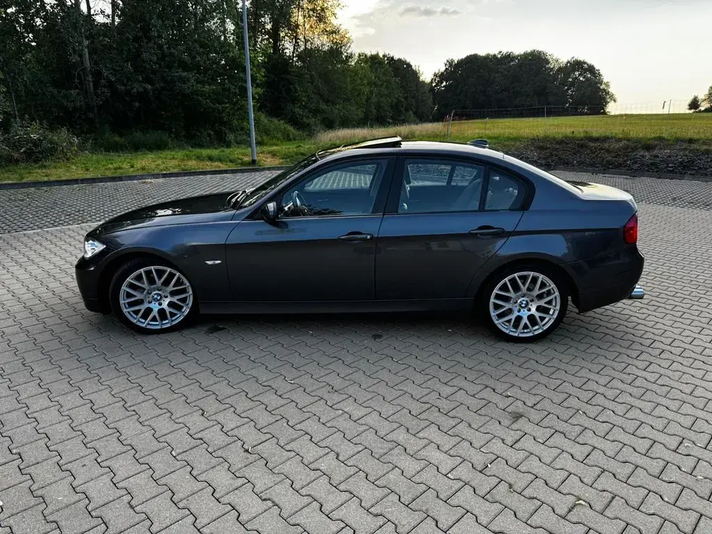 Gebraucht BMW 325 Sport Line 218 PS (160 kW) 2006 Grau Limousine